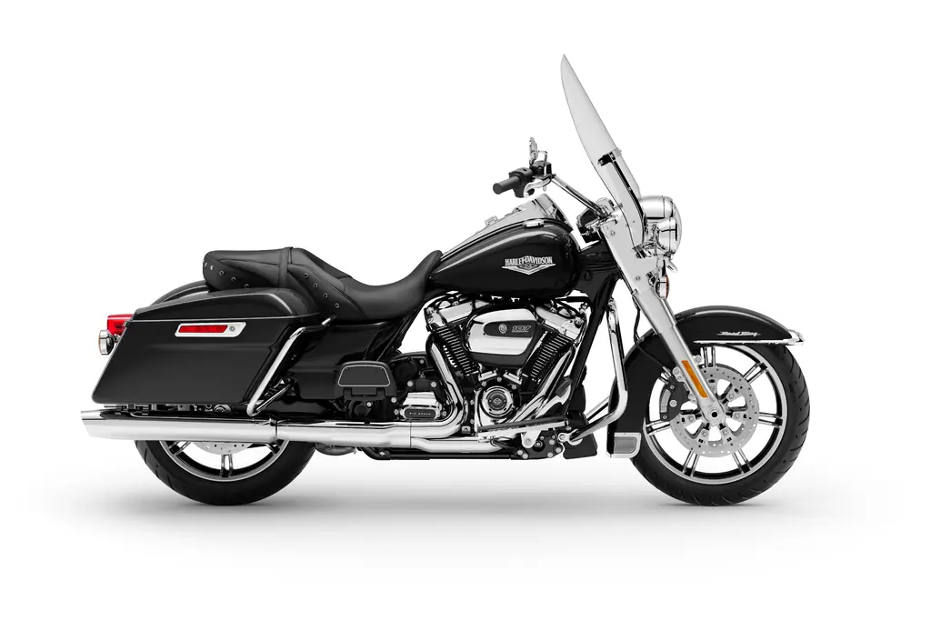 2020 Harley-Davidson Road King, right side, studio shot, with the detachable windshield fitted