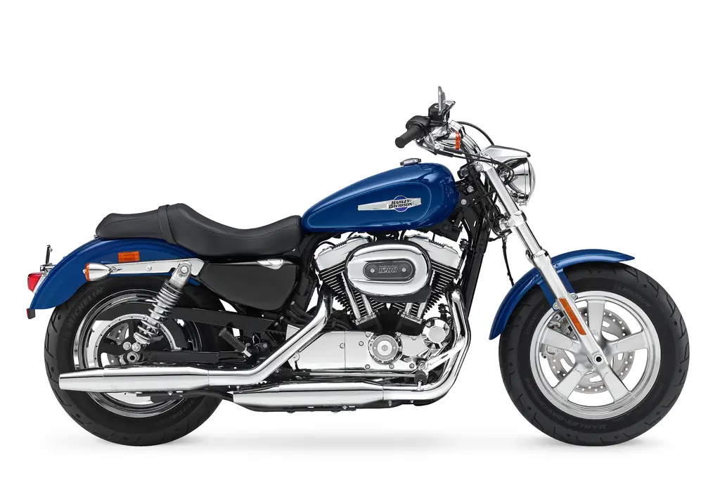 Right-side view of a blue 2016 Harley-Davidson Sportster 1200 Custom with a wide front tyre.