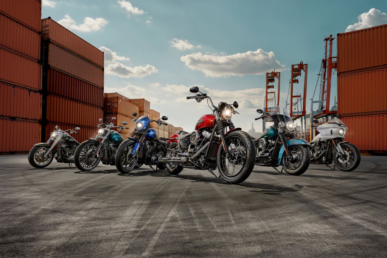Des motos Harley-Davidson alignées